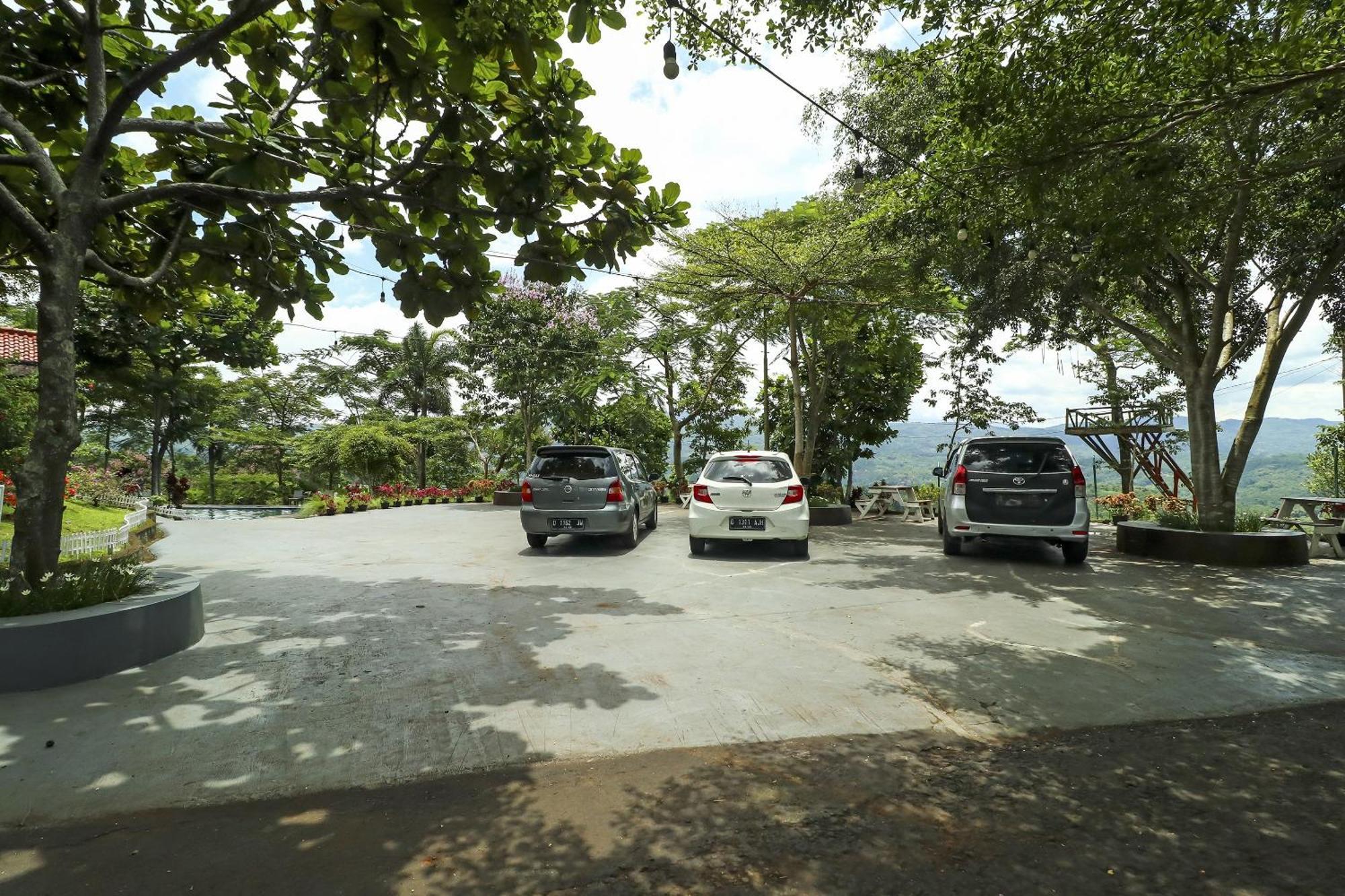 Oyo Homes 90956 Desa Wisata Guranteng Pendjalu エクステリア 写真