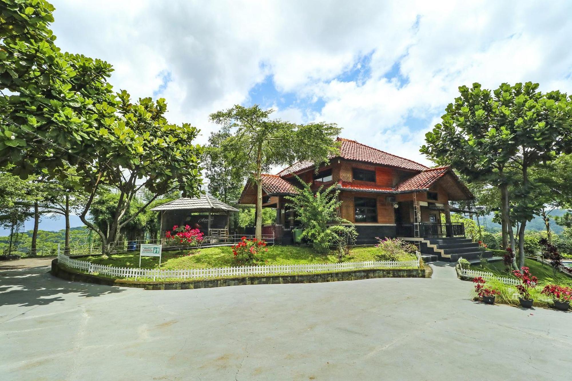 Oyo Homes 90956 Desa Wisata Guranteng Pendjalu エクステリア 写真